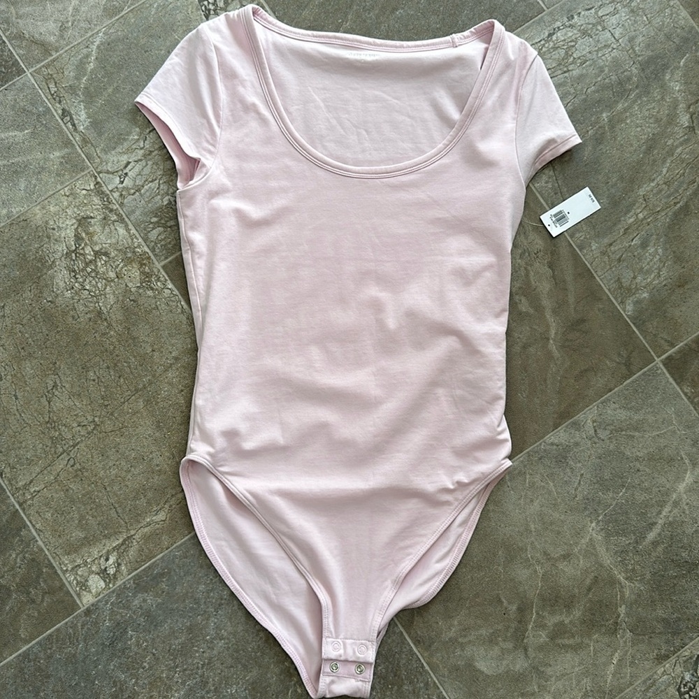 Old Navy bodysuit size medium, oversized, wisteria mist, scoop neck, pink NWT